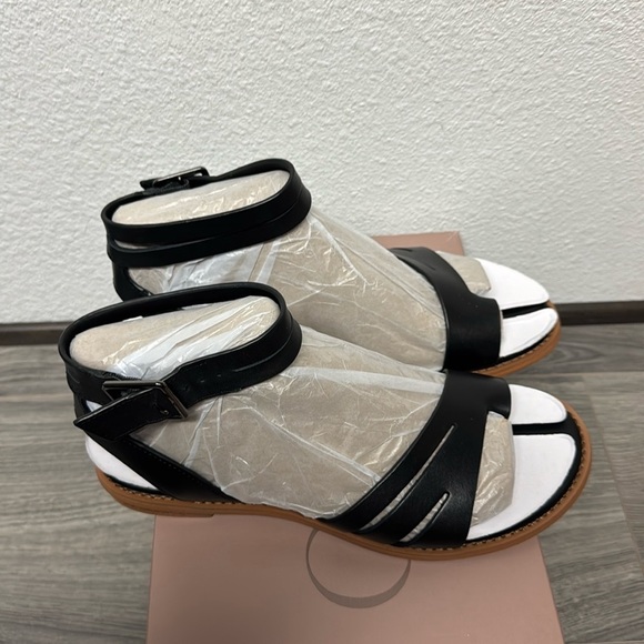 FRANCO SARTO Greene Ankle Strap Sandals - Picture 4 of 11